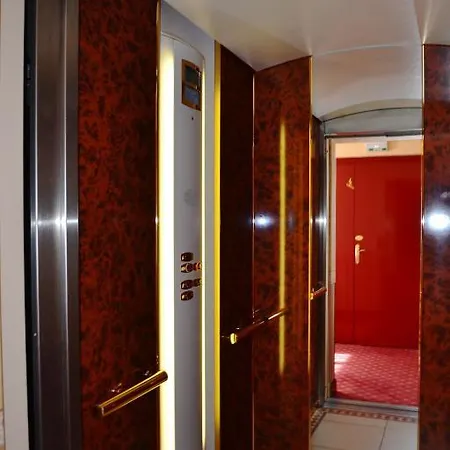 Coq Hotel 3*